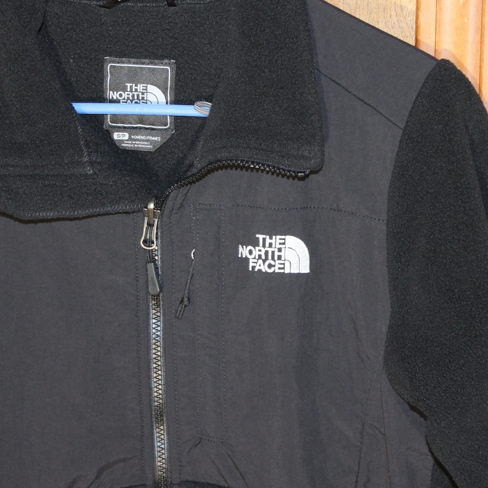 Northface Black Denali Jacket Small - image 7
